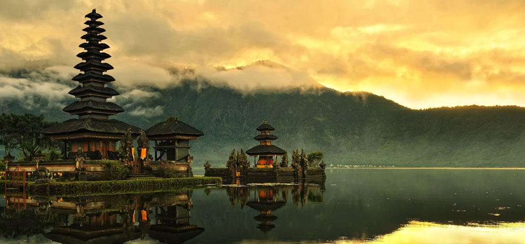  Pura Ulun Danu Beratan Pemandangan Indah Diatas Danau